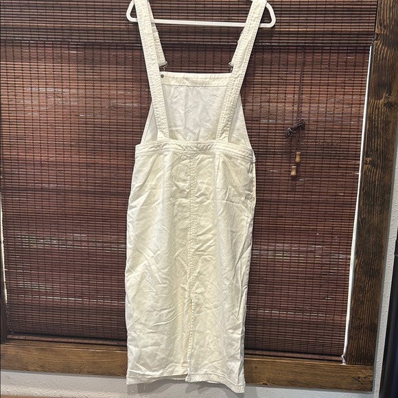 White Skirtall - Picture 3 of 3